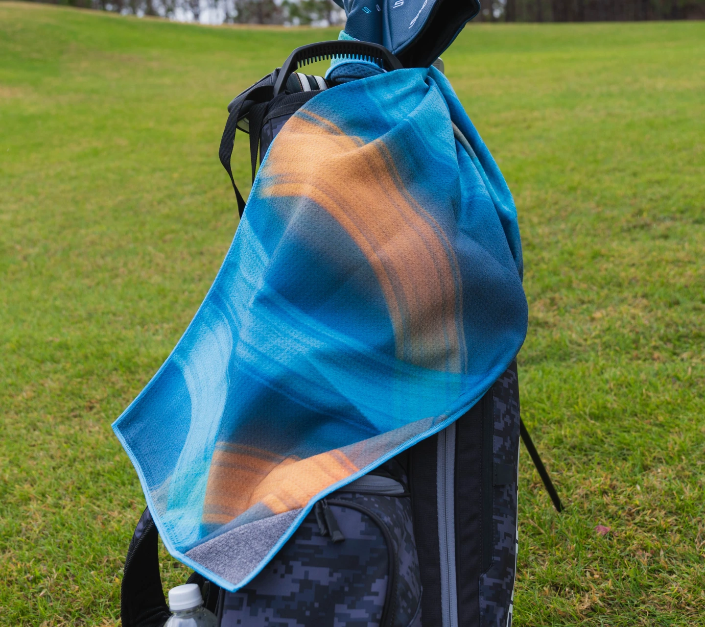 shot-scope-mikrofaser-golf-handtuch-mit-rillenreiniger image 2